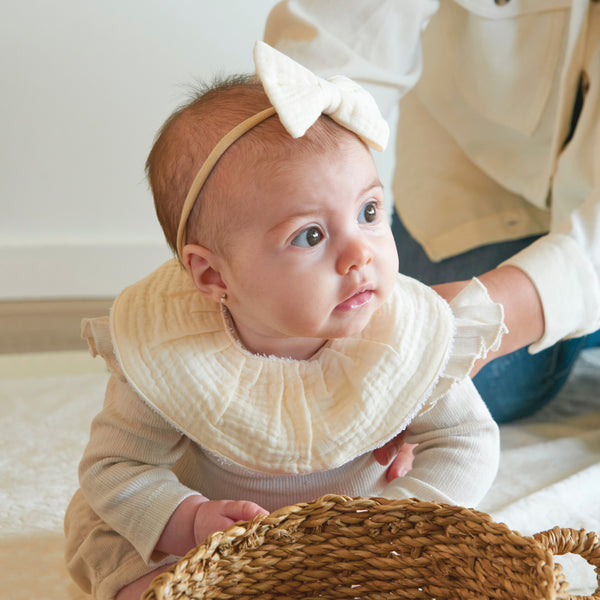 Conjunto Babero y diadema Beige