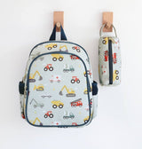 Mochila con bolsillo térmico Vehículos, niño llevándola